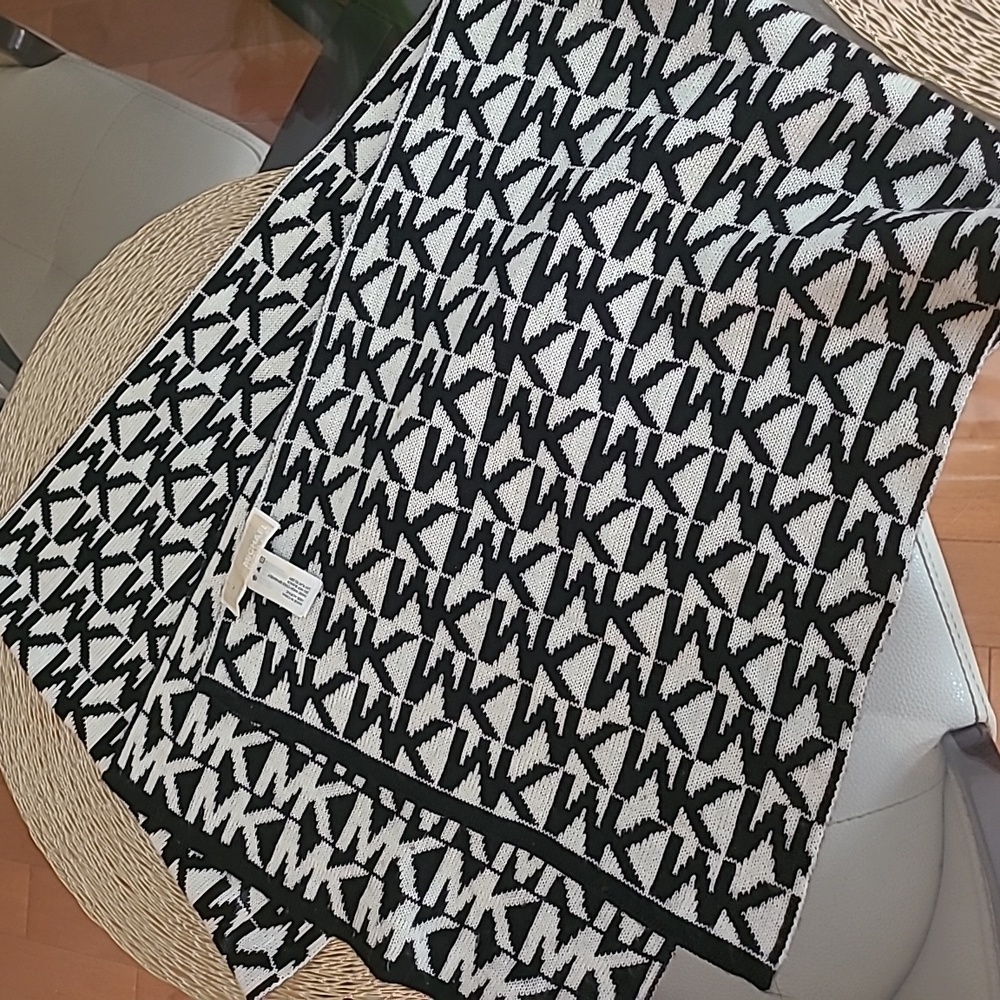 Black & cream Michael Kors scarf